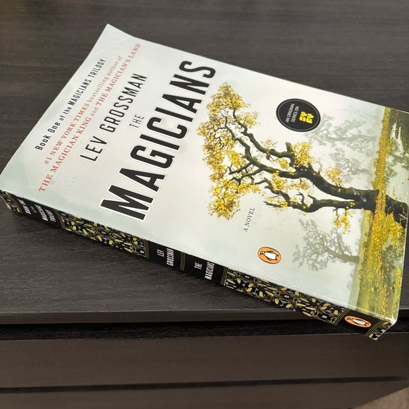 The Magicians Paperback Fantasy Fiction by Lev Grossman - Picture 2 of 4